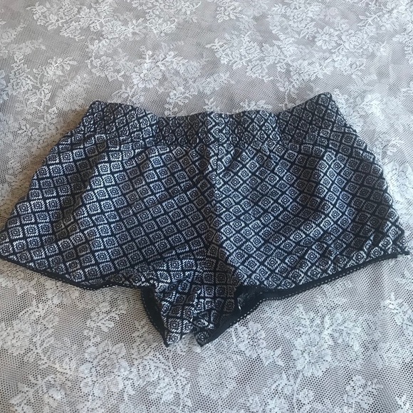 Cute Shorts - Picture 2 of 6